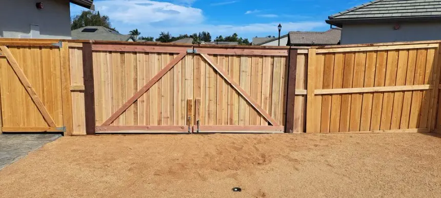 Exterior Builds - fence 02